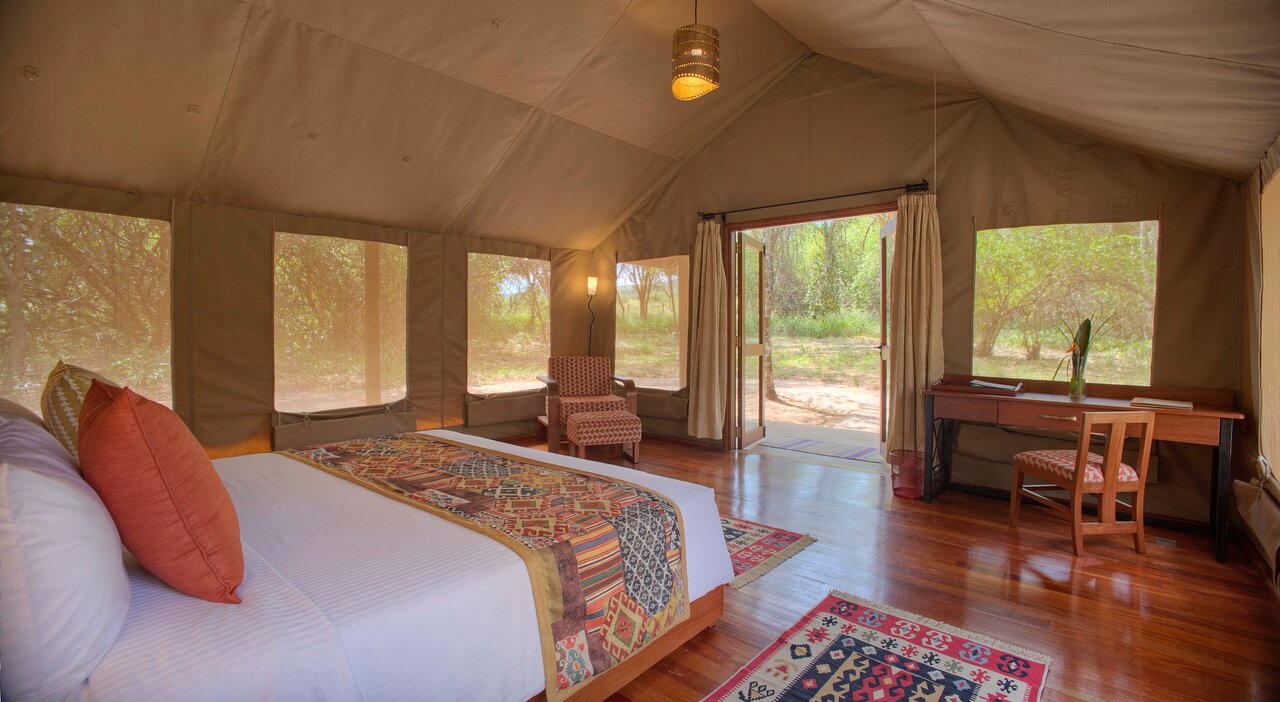 SAROVA MARA GAME CAMP