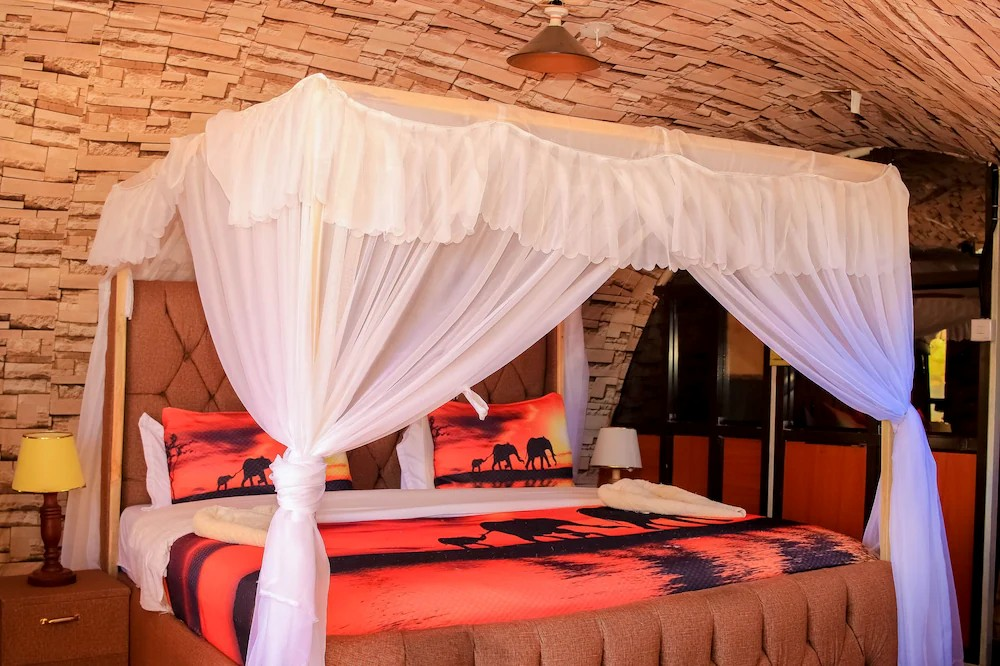 LITTLE AMANYA CAMP ROOM