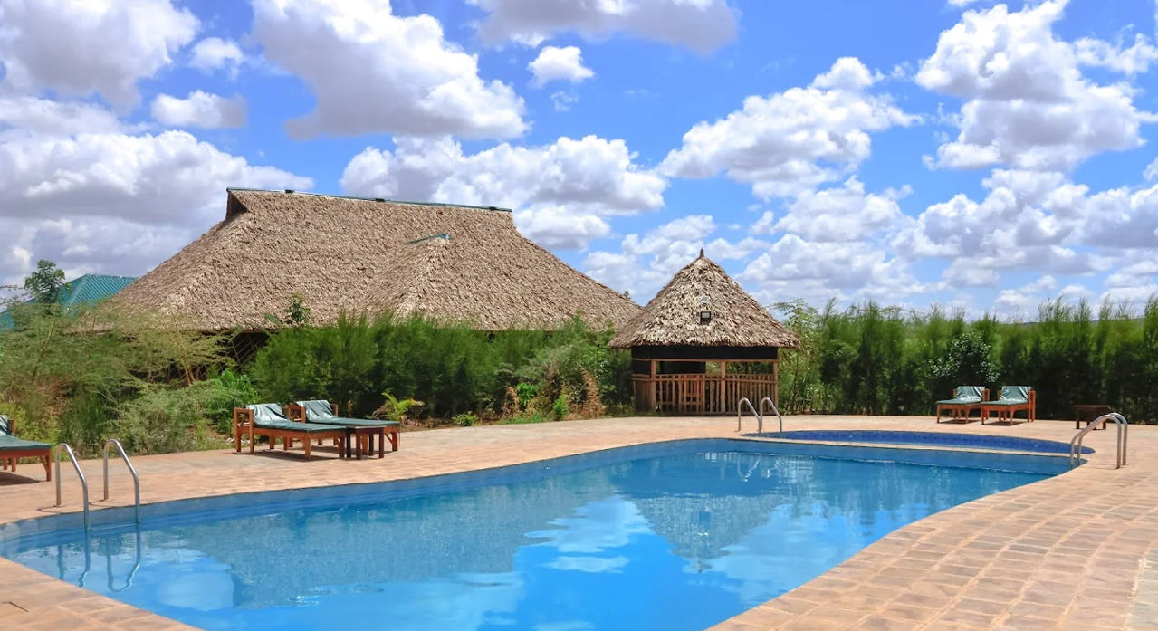SUNGURA SAFARI CAMP SWIMMING POOL
