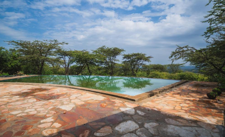 MARA HILLTOP LODGE SWIMMING POOL